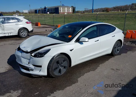 2021 Tesla Model 3 Standard Range Plus Rear-Wheel Drive z USA, uszkodzony, nr VIN 5YJ3E1EA6MF978497